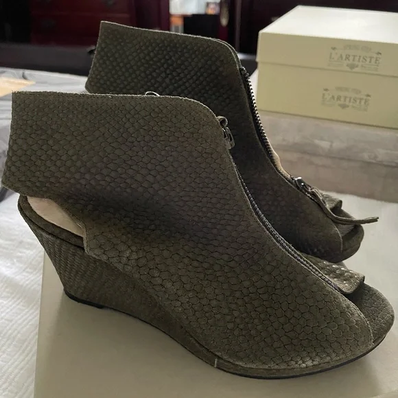 Ivy Lee - Picture 6 of 7